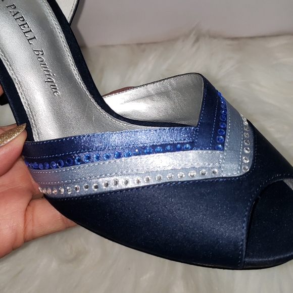 ADRIANNA PAPELL "GAMBIT" HEELS - Picture 7 of 7